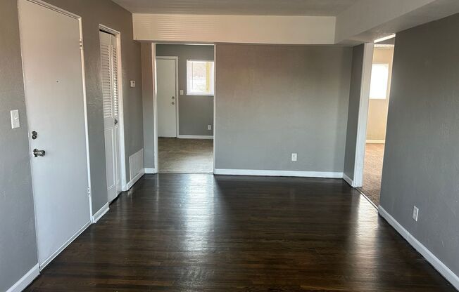 2 beds, 1 bath, 750 sqft, $1,095, Unit B10 1015 12