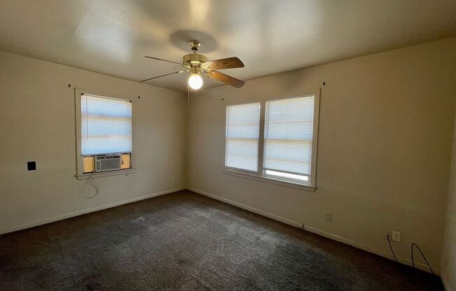 3 beds, 1 bath, $925