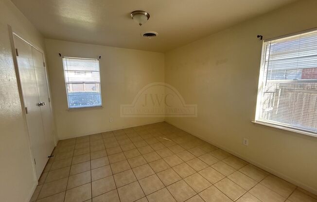 4 beds, 2 baths, $1,125