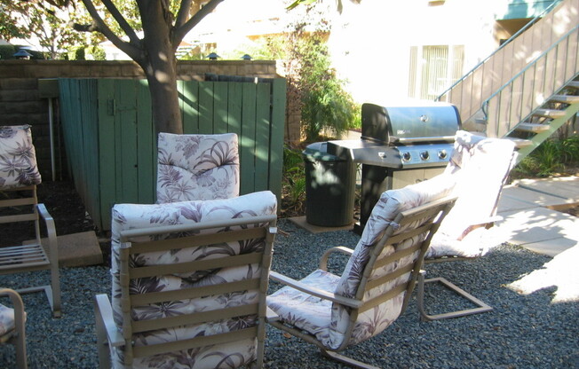 2 beds, 1 bath, 832 sqft, $1,975, Unit 105