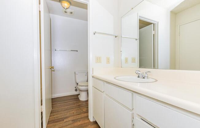 2 beds, 1 bath, 800 sqft, $1,280