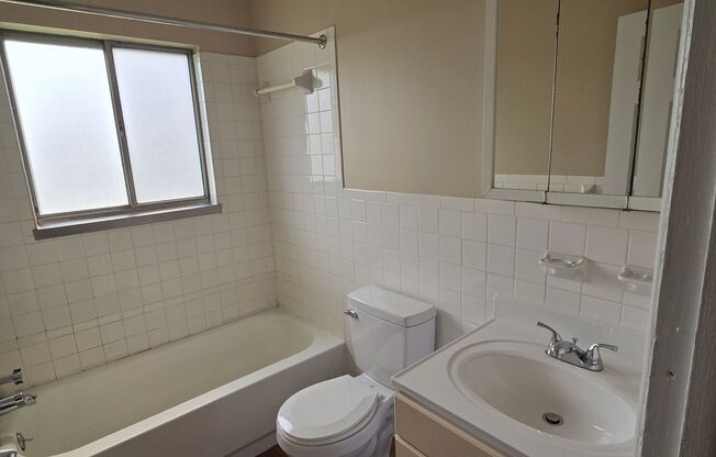 2 beds, 1 bath, 900 sqft, $895, Unit 11