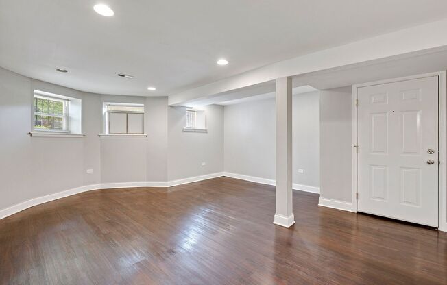 4544 S. Indiana Garden