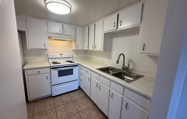 1 bed, 1 bath, 627 sqft, $750, Unit 211