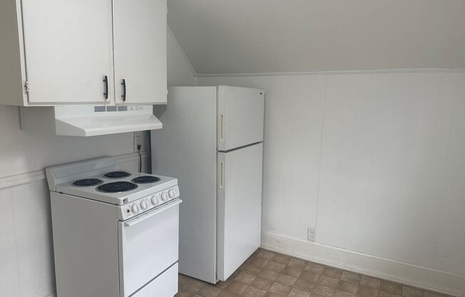 1 bed, 1 bath, $950, Unit upstairs