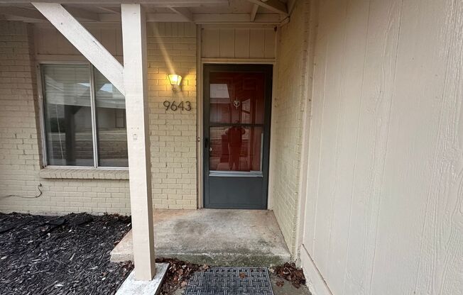 Beautiful 2 Bedroom 1 1/2 Bathroom Condo in Hefner Village