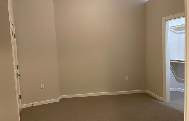 2 beds, 1 bath, 955 sqft, $1,895, Unit Cream City Lofts-412