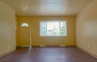 2 beds, 1 bath, $660, Unit 1