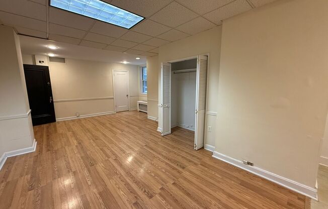 Studio, 1 bath, 315 sqft, $1,200, Unit New King Edward 1A4