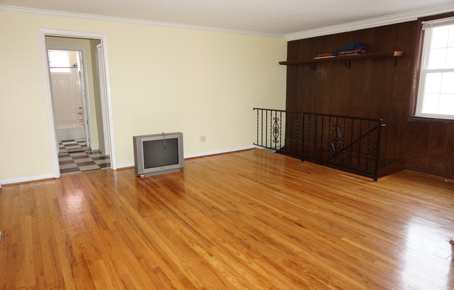Cozy 1 bedroom Apartment in Mt. Vernon - Two Blocks from Monument!