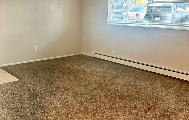 2 beds, 1 bath, 800 sqft, $1,100, Unit Unit 7