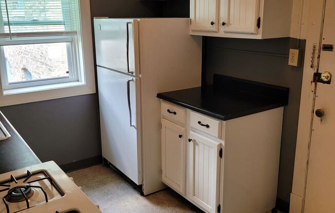 1 bed, 1 bath, $1,125, Unit 11