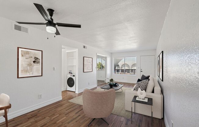 2 beds, 1 bath, 780 sqft, $1,348, Unit 25