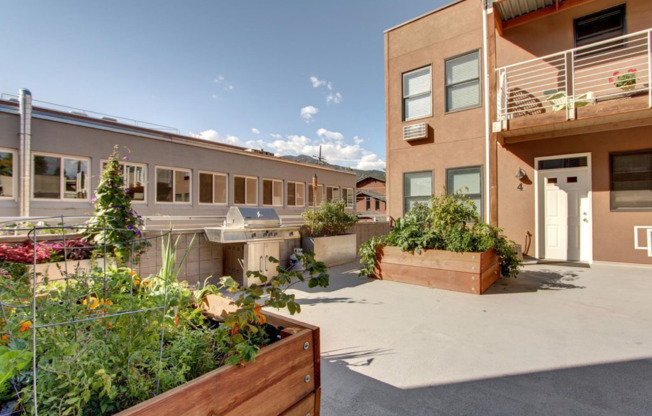2 Bed 2 Bath Condo In the Heart of Downtown Boulder!