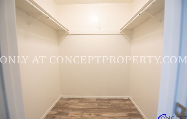 2 beds, 1 bath, 920 sqft, $1,149, Unit 24