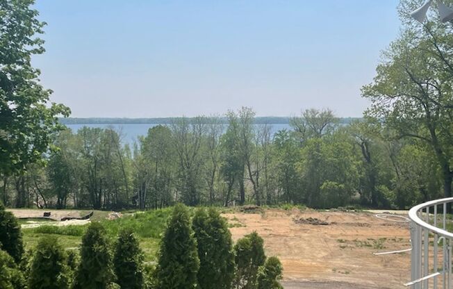 Private location overlooking Smiths Bay *2Bed*3bath