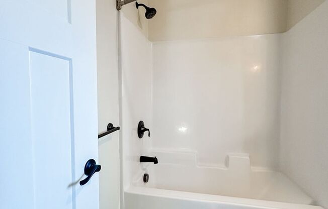 1 bed, 1 bath, 690 sqft, $1,200, Unit Cap6