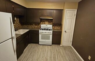 2 beds, 1 bath, $995, Unit 7