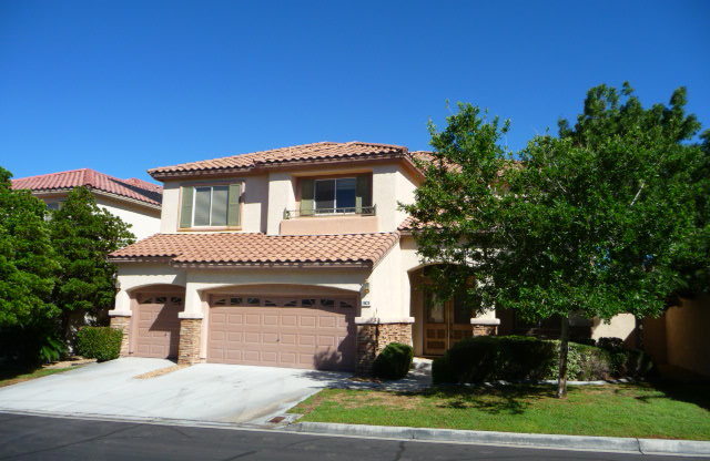 BEAUTIFUL LARGE HOME IN SUMMERLIN GUARD GATED COMMUNITY!