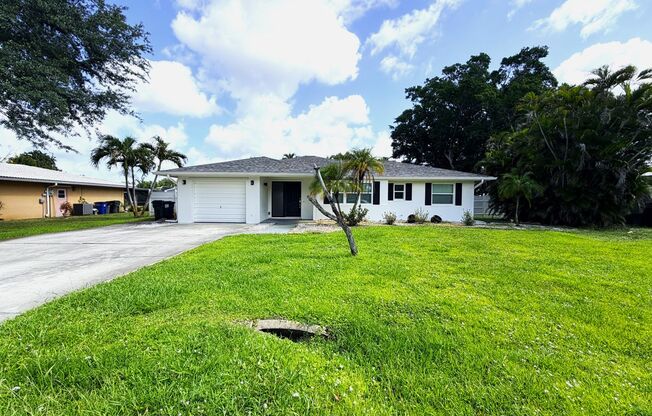 3/2/1 car garage in S. Ft. Myers Off Cypress Lake!