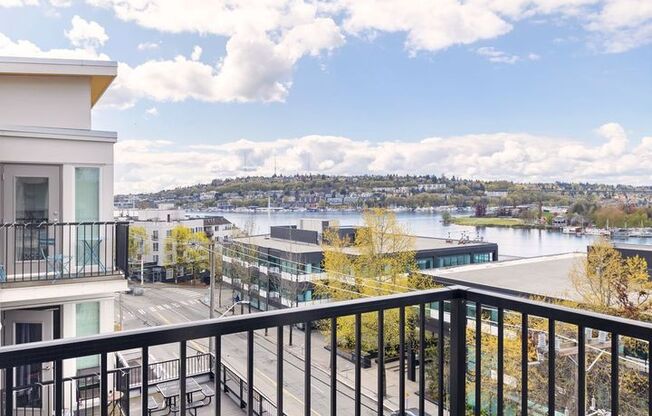 Studio, 1 bath, 256 sqft, $1,350, Unit 705