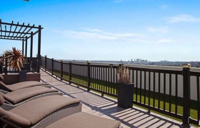 2 beds, 2 baths, 1,212 sqft, $5,750, Unit 616