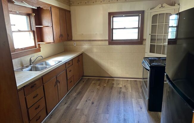 2 beds, 1 bath, $725