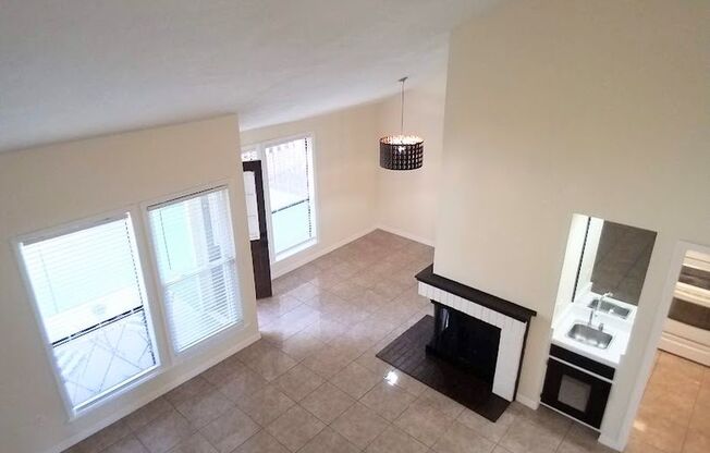 Beautiful 2/2 Towhhouse Feel Condo  x Rent in Winter Park next to Full Sail University !