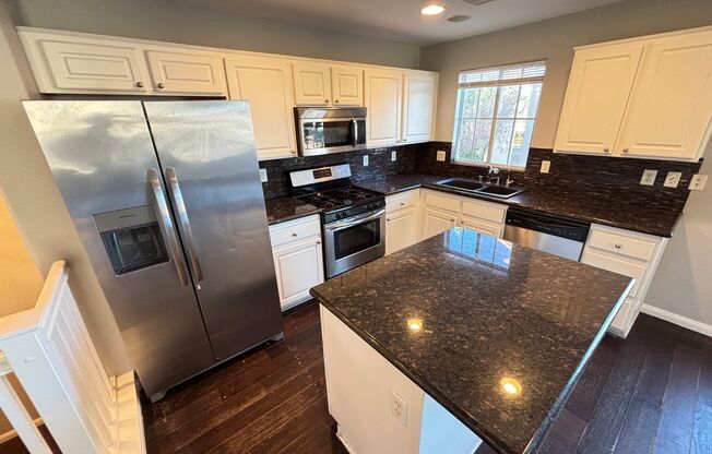 Beautiful Trilevel 3 Bed/3bath/2 car home located in Northwest Las Vegas --Enjoy Rent-Free Holidays!