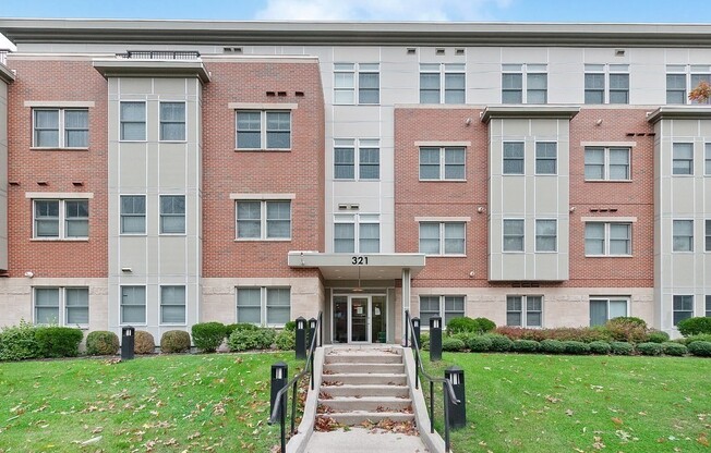 321 Hammond Pond Pkwy
