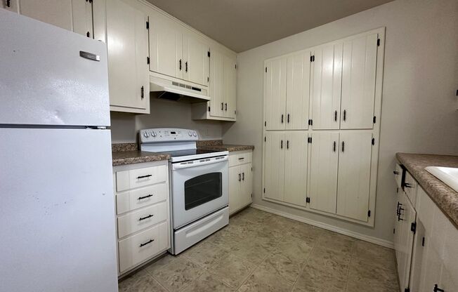 2 beds, 1 bath, 1,000 sqft, $1,195, Unit 613