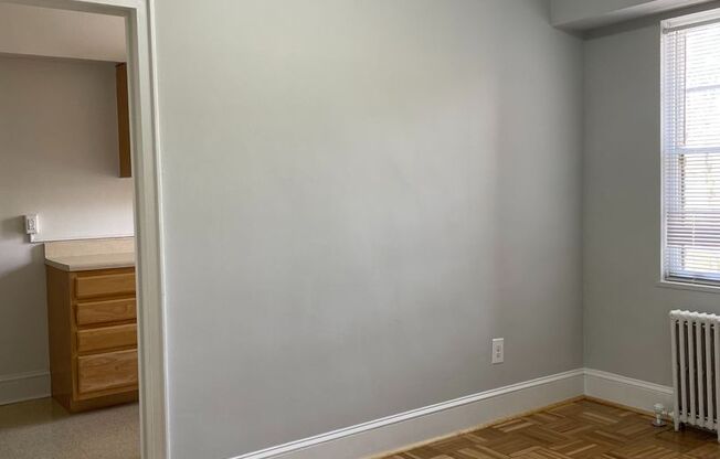 1 bed, 1 bath, 925 sqft, $1,994, Unit 122