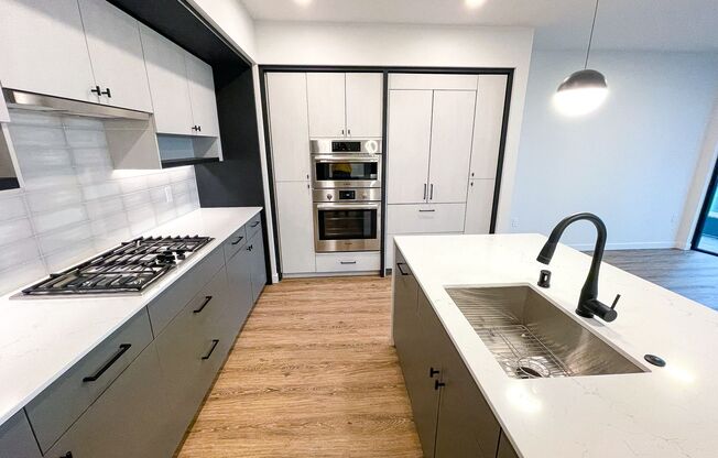 2 beds, 2 baths, 1,140 sqft, $6,195, Unit 324