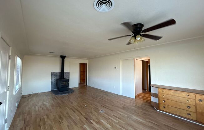 2 beds, 1 bath, $1,695