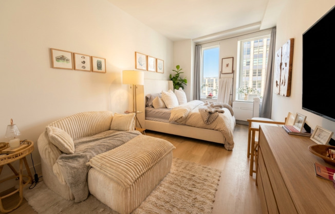 Studio, 1 bath, $4,100, Unit 2703