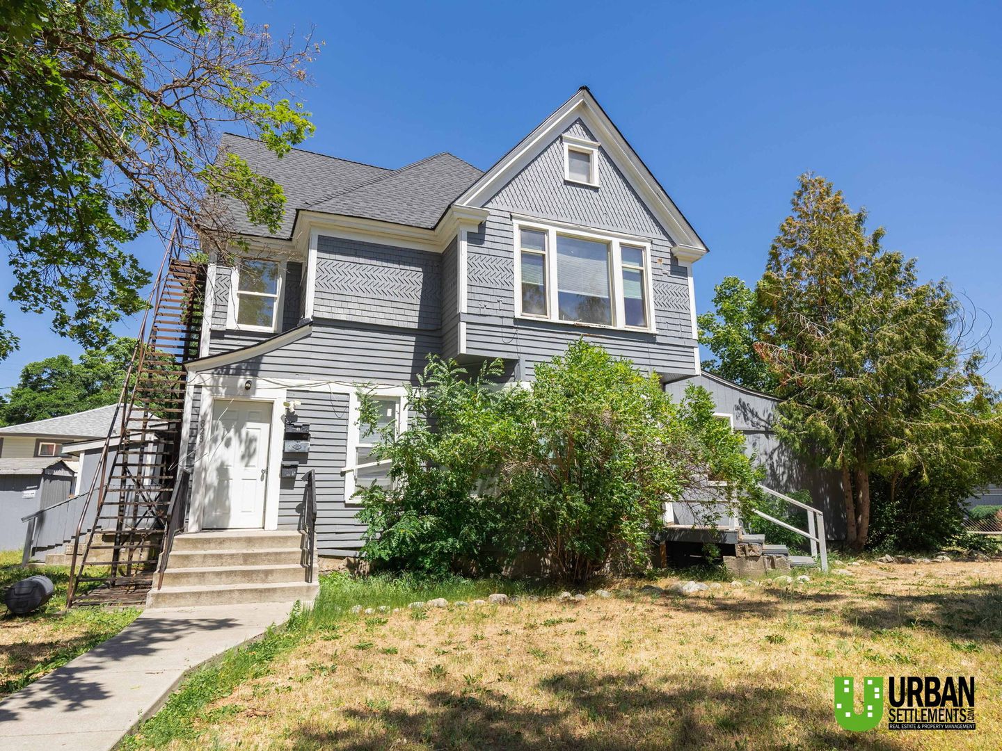 Cleveland Ave. 828 W