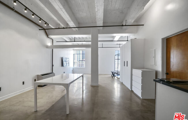 1 bed, 1 bath, 800 sqft, $2,500, Unit 1104