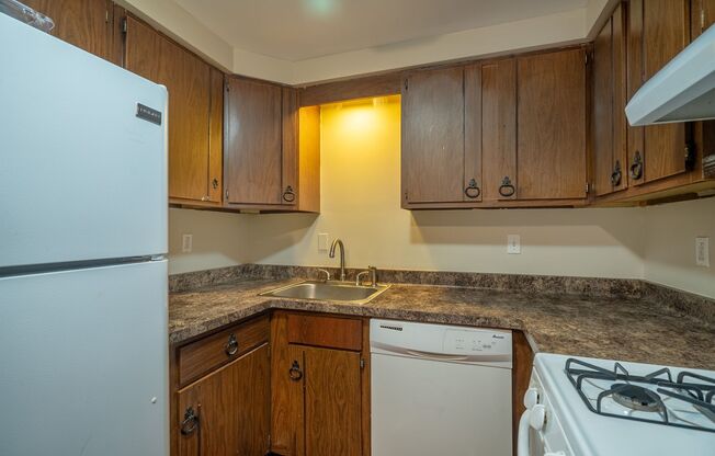 2 beds, 1 bath, $975, Unit 1