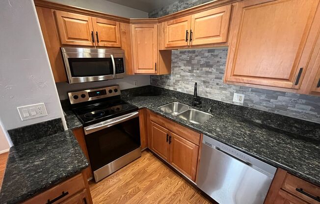 Cozy 1 Bedroom Condo with Walk-In Closet & Patio