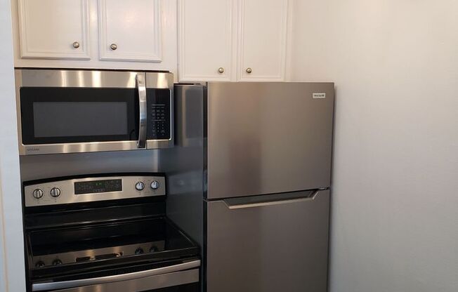 1 bed, 1 bath, $975, Unit 18