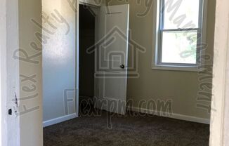 3 beds, 1 bath, $900