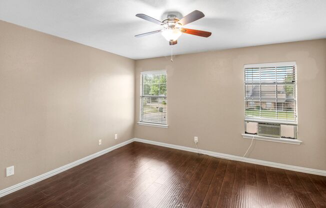 2425 Lakeview Cir