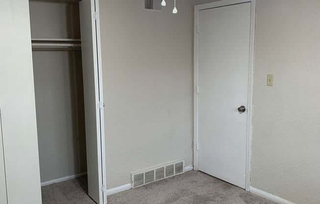 2 beds, 1 bath, 700 sqft, $865, Unit 9022