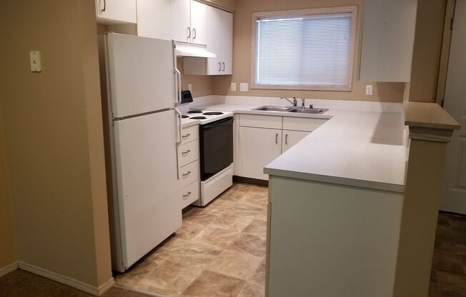 2 beds, 2 baths, 1,240 sqft, $1,940, Unit G33