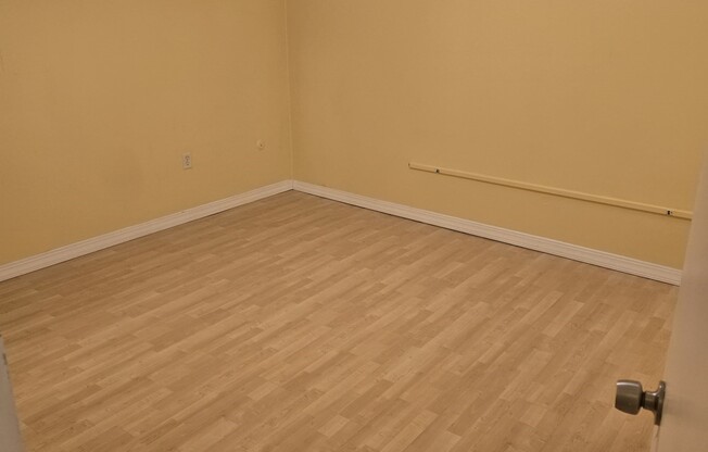 2 beds, 1 bath, 810 sqft, $3,000, Unit T35