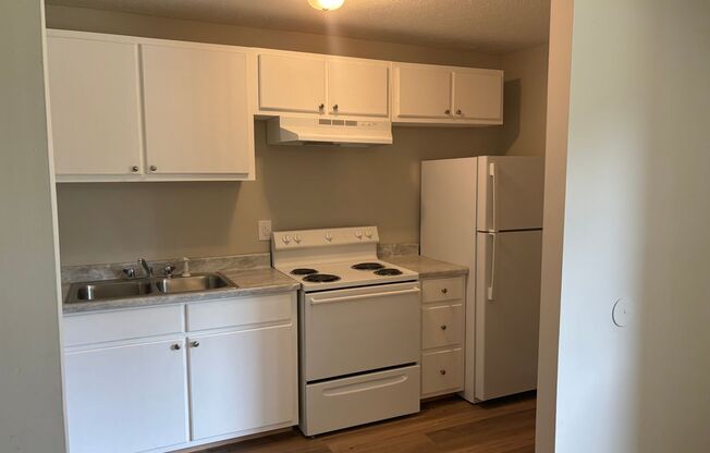 1 bed, 1 bath, $895, Unit #6