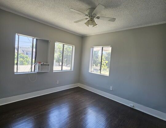 3 beds, 1 bath, 1,045 sqft, $3,200