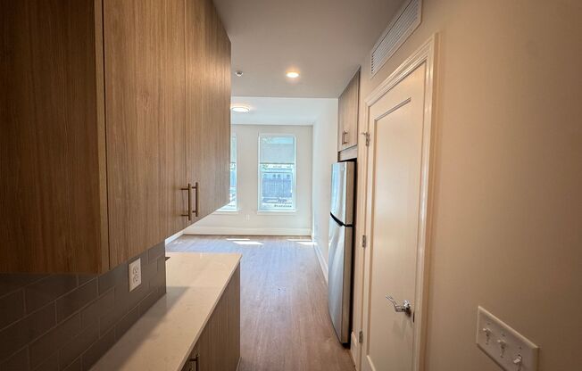 1 bed, 1 bath, $3,000, Unit 327