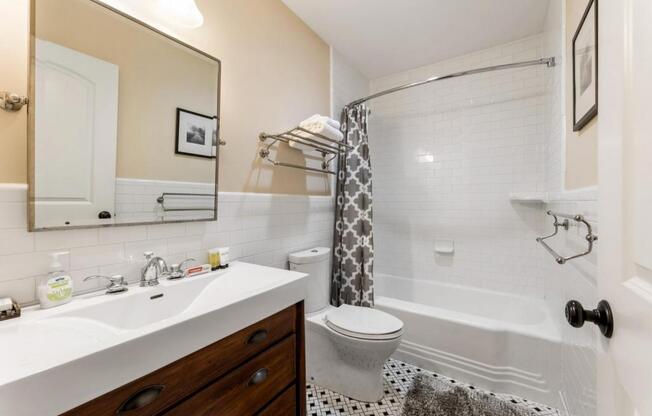 4 beds, 3 baths, 2,500 sqft, $10,500