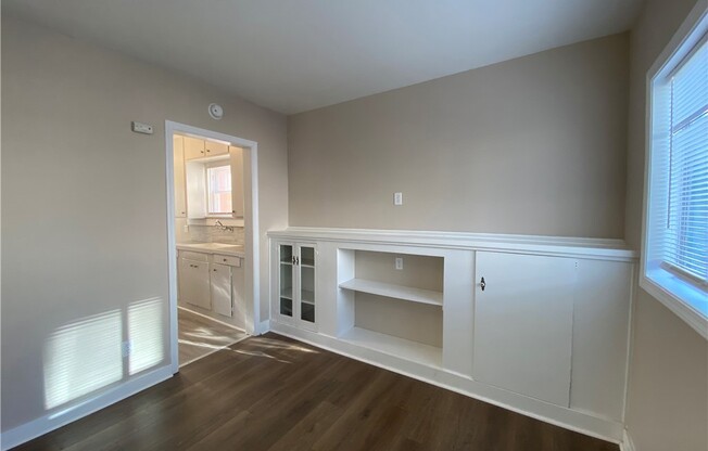 1034 W 15 ST